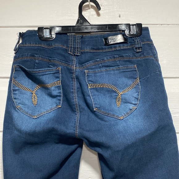 YMI stretch Wanna Betta Butt long jean Capri - Picture 6 of 8